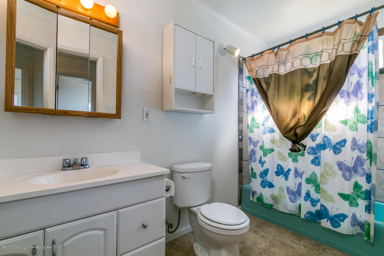 4407 South Ong Street Amarillo, TX 79110 - Photo 13 of 17 Bathroom