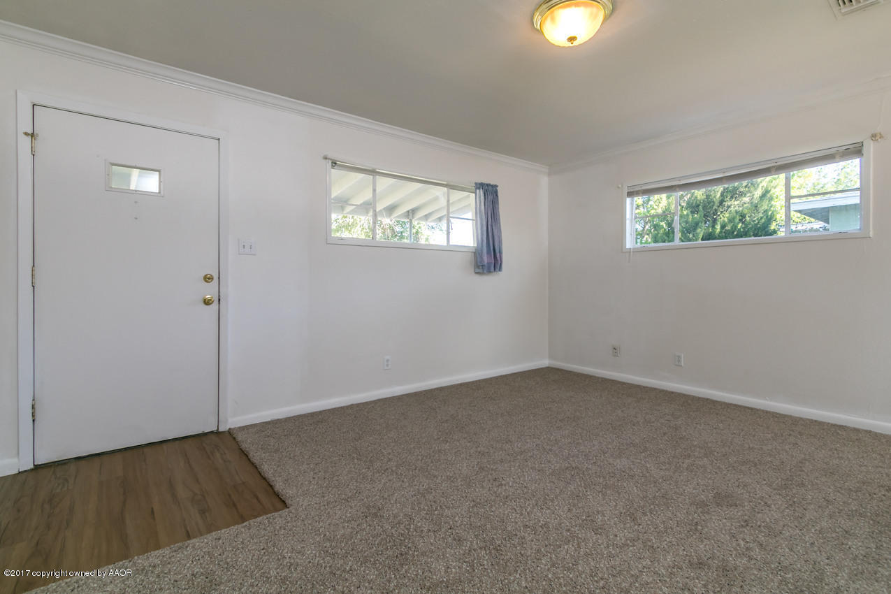 4407 South Ong Street Amarillo, TX 79110 - Photo 4 of 17 Living Room View