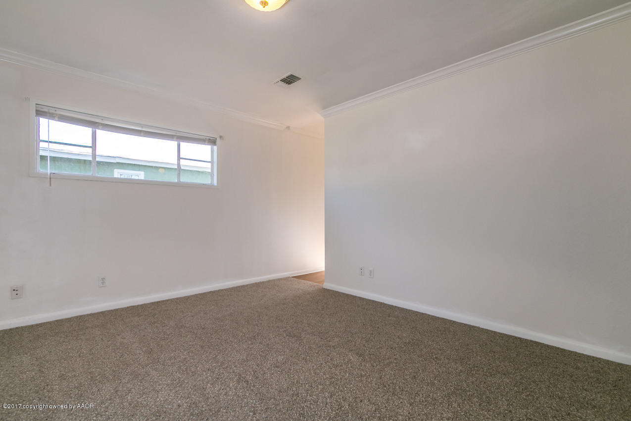 4407 South Ong Street Amarillo, TX 79110 - Photo 6 of 17 Living Room View 3