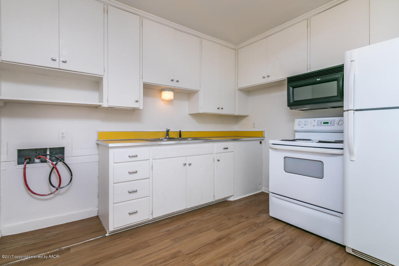 4407 South Ong Street Amarillo, TX 79110 - Photo 8 of 17 Kitchen View 2