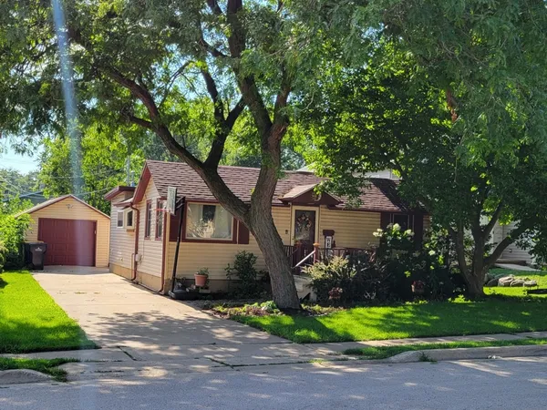 $305,000 | 260 South Aldine Street, Elgin, IL 60123