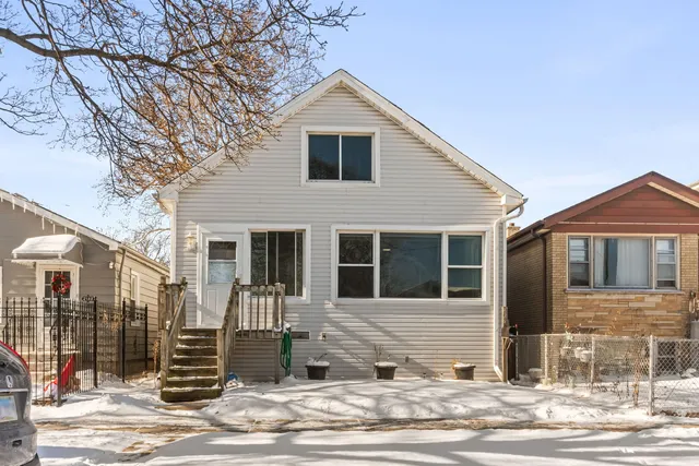 $2,400 | 2142 North Mobile Avenue, Chicago, IL 60639