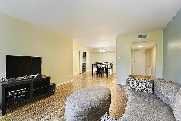 $2,250 | 361 North Post Oak Lane, Unit 241, Houston, TX 77024