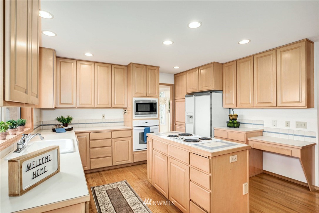13994 Southeast 159th Place Renton, WA 98058 - Photo 12 of 39 Gallery Image 12