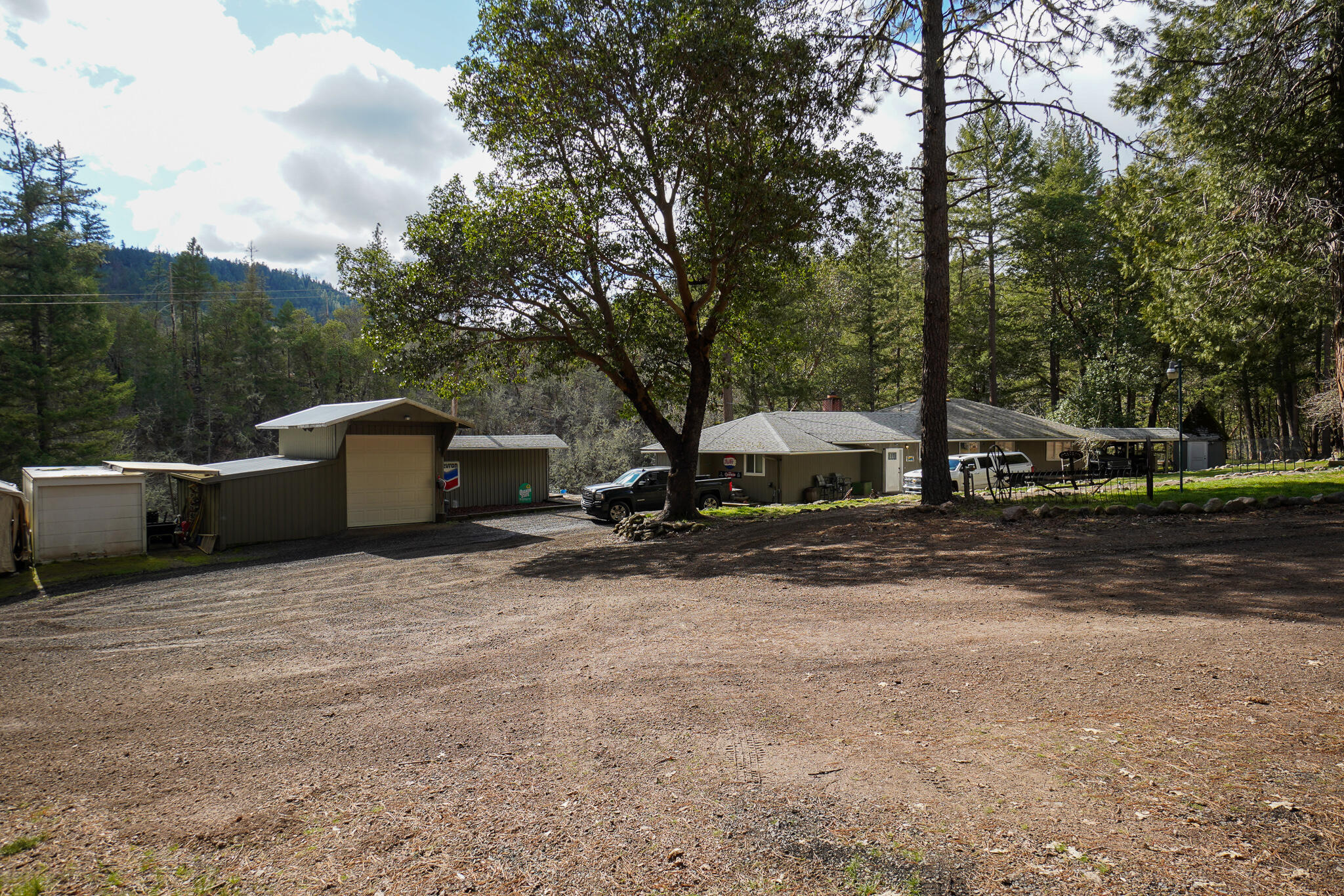2675 Long Branch Road Eagle Point, OR 97524 - Photo 4 of 37 DSC02637