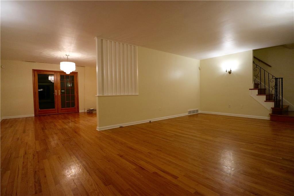 2570 Mt Royal Road Pittsburgh, PA 15217 - Photo 6 of 31