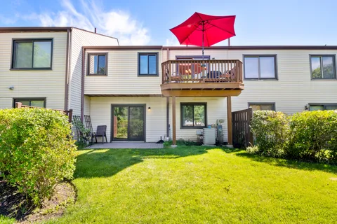 $340,000 | 375 Juniper Tree Court, Hoffman Estates, IL 60169