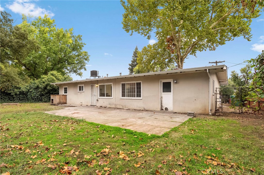 2344 Porter Way Chico, CA 95926 - Photo 34 of 35 a view of a yard in front of a house with large trees
