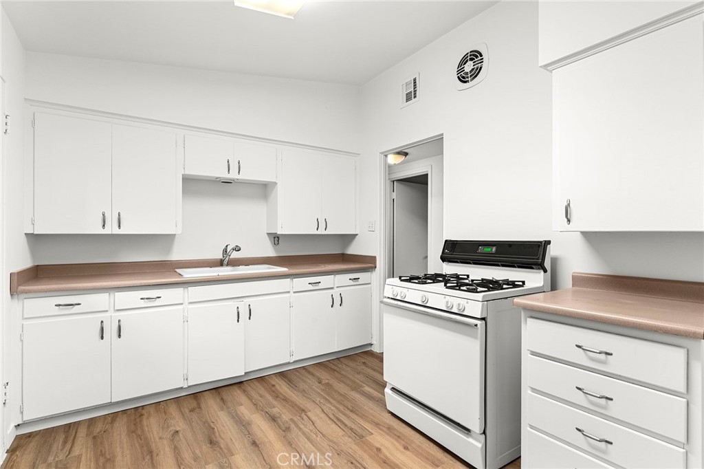 2344 Porter Way Chico, CA 95926 - Photo 4 of 35 a kitchen with granite countertop white cabinets and white appliances