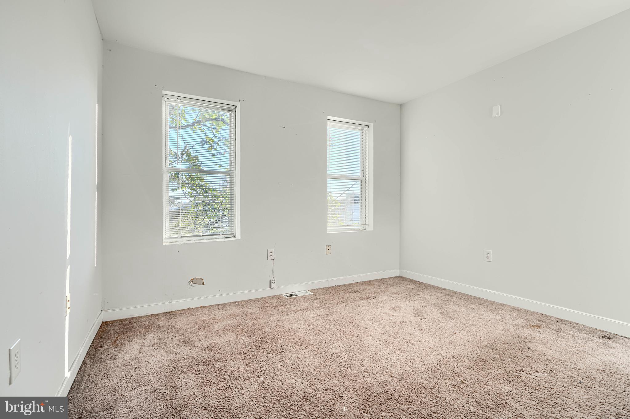 1601 East 28th Street Baltimore, MD 21218 - Photo 19 of 34 an empty room with windows