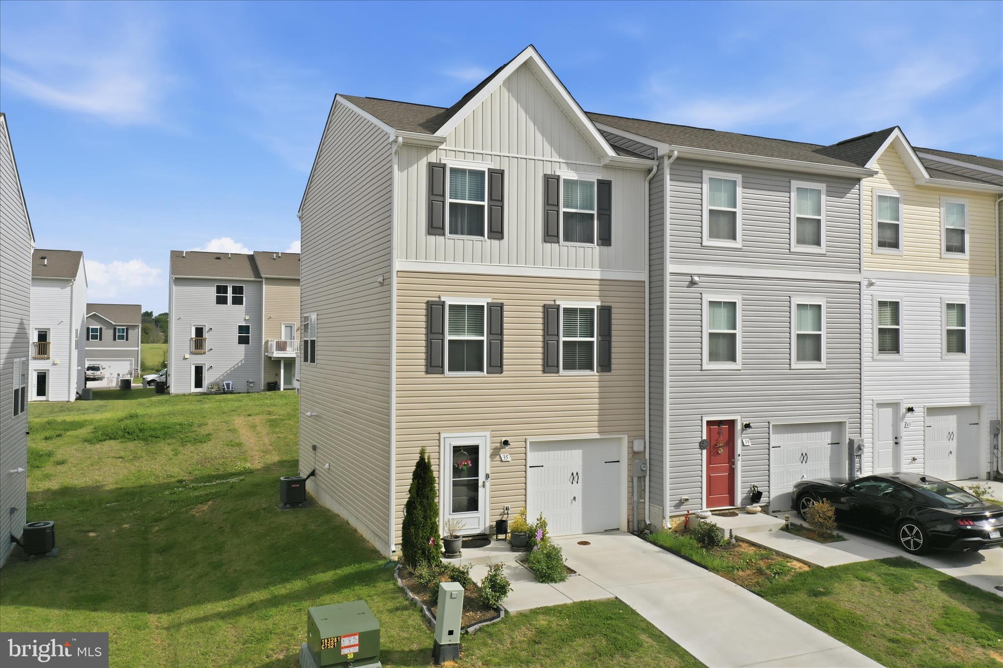 35 Thrower Road Hedgesville, WV 25427 - Photo 3 of 36 Spacious 3 bedroom/2 full/1 half bathrooms