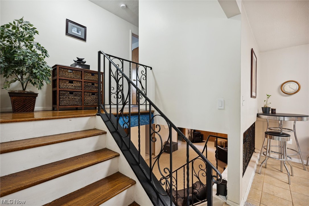 4629 Telhurst Road Cleveland, OH 44121 - Photo 13 of 35 Stairs