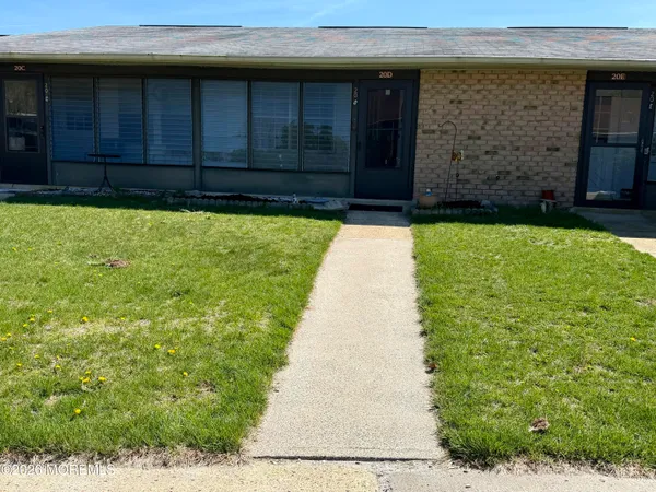 $1,350 | 20 Yorkshire Court, Unit D, Manchester Township, NJ 08759
