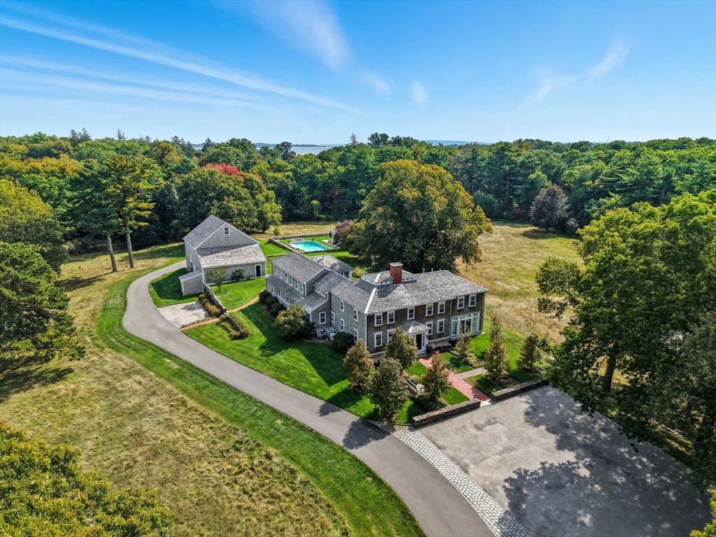 65 Partridge Road Duxbury, MA 02332 - Photo 4 of 42 a view of a house with a garden