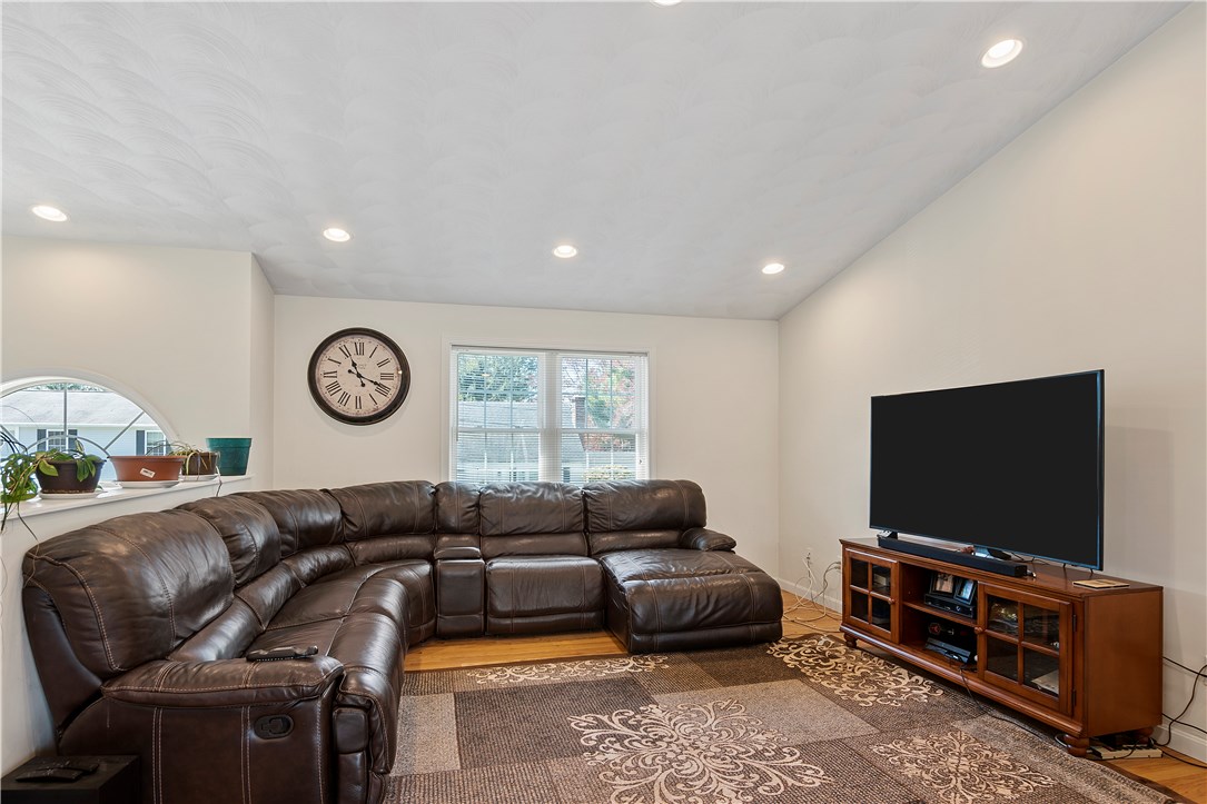 19 Dixie Avenue Warwick, RI 02889 - Photo 5 of 21