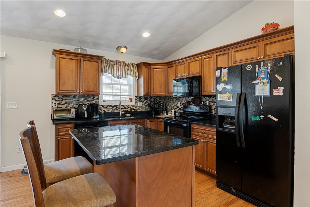 19 Dixie Avenue Warwick, RI 02889 - Photo 7 of 21