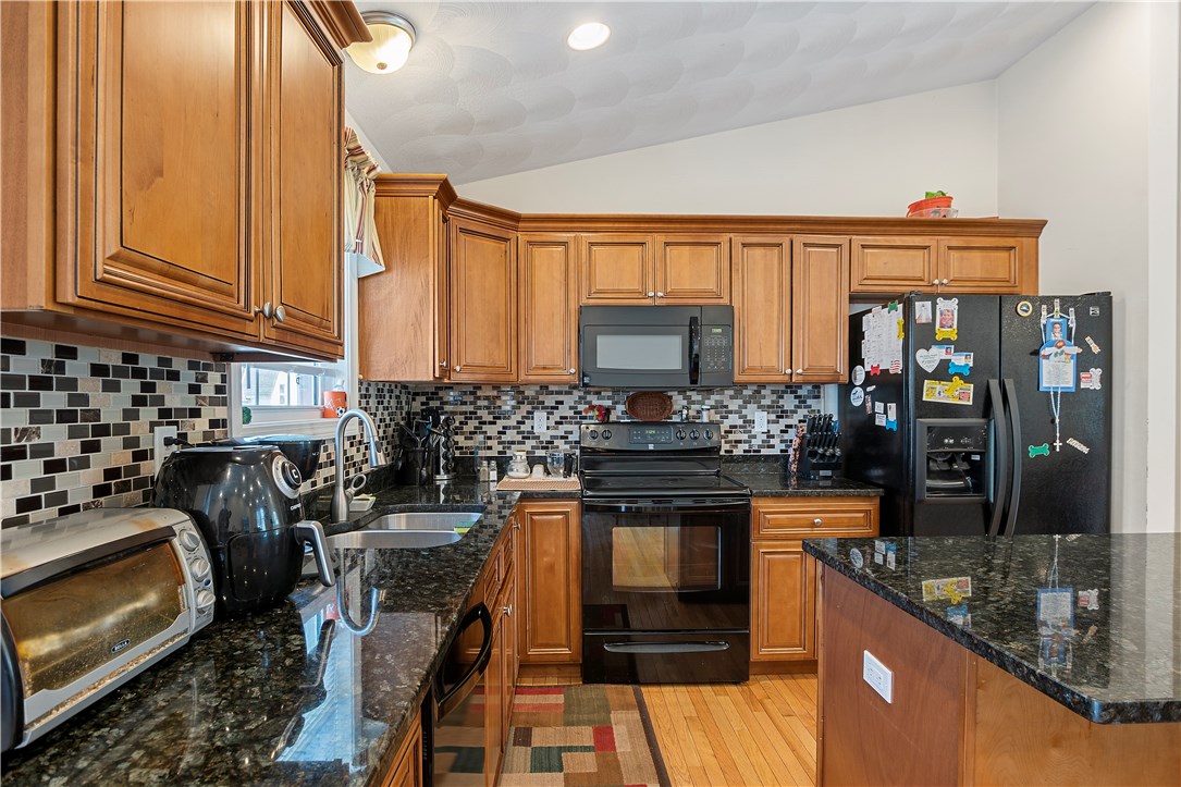 19 Dixie Avenue Warwick, RI 02889 - Photo 8 of 21