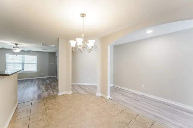 a view of a chandelier in big room and chandelier