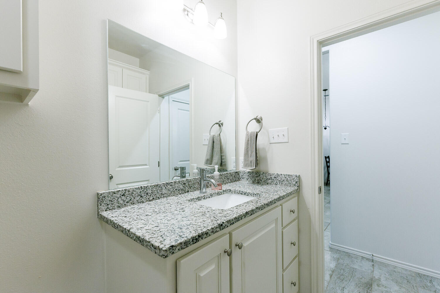 5508 Lehigh Street Lubbock, TX 79416 - Photo 36 of 40 Second Bathroom