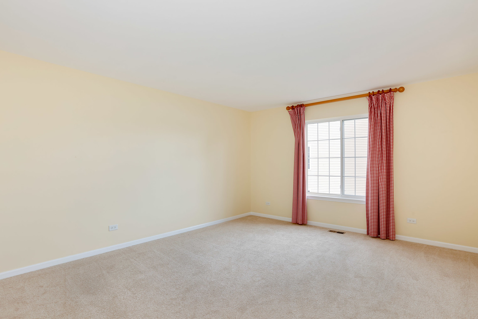 1786 Prairie Ridge Circle Lindenhurst, IL 60046 - Photo 23 of 34 an empty room with windows