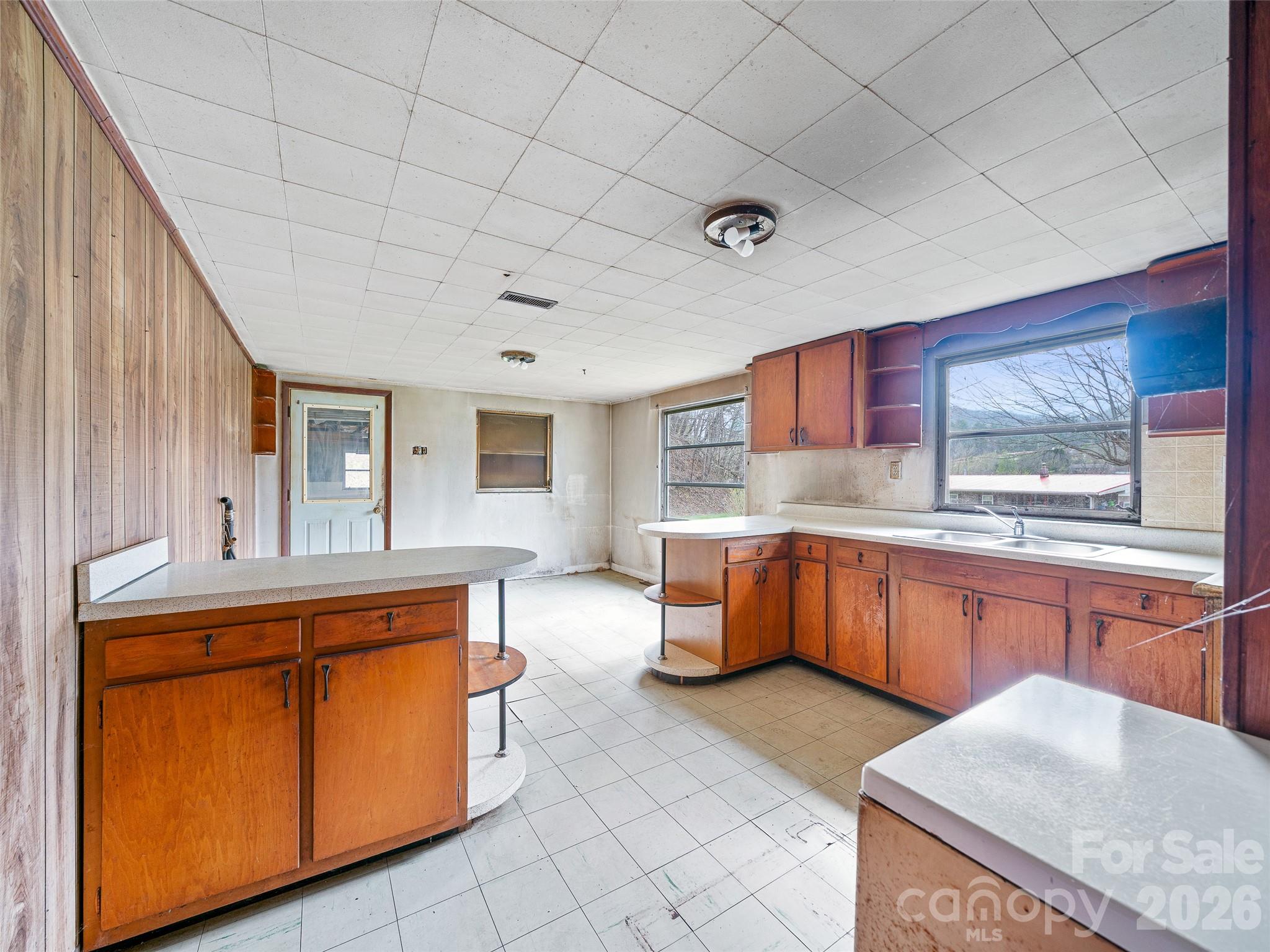 2432 Grapevine Road Marshall, NC 28753 - Photo 5 of 21