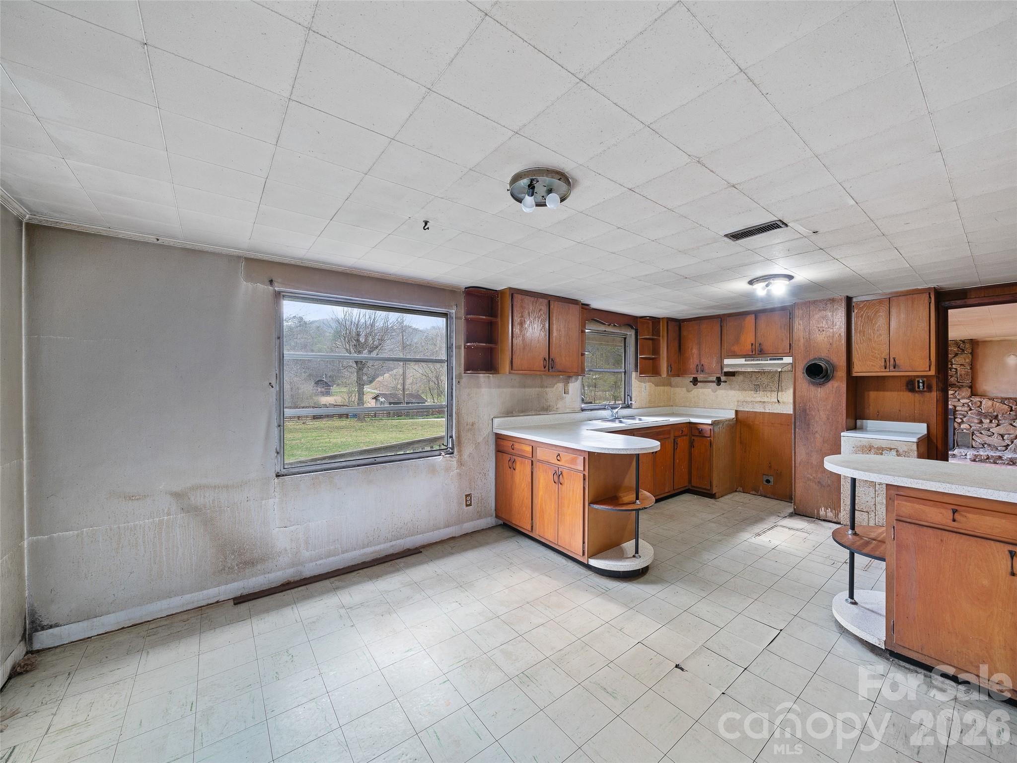 2432 Grapevine Road Marshall, NC 28753 - Photo 7 of 21