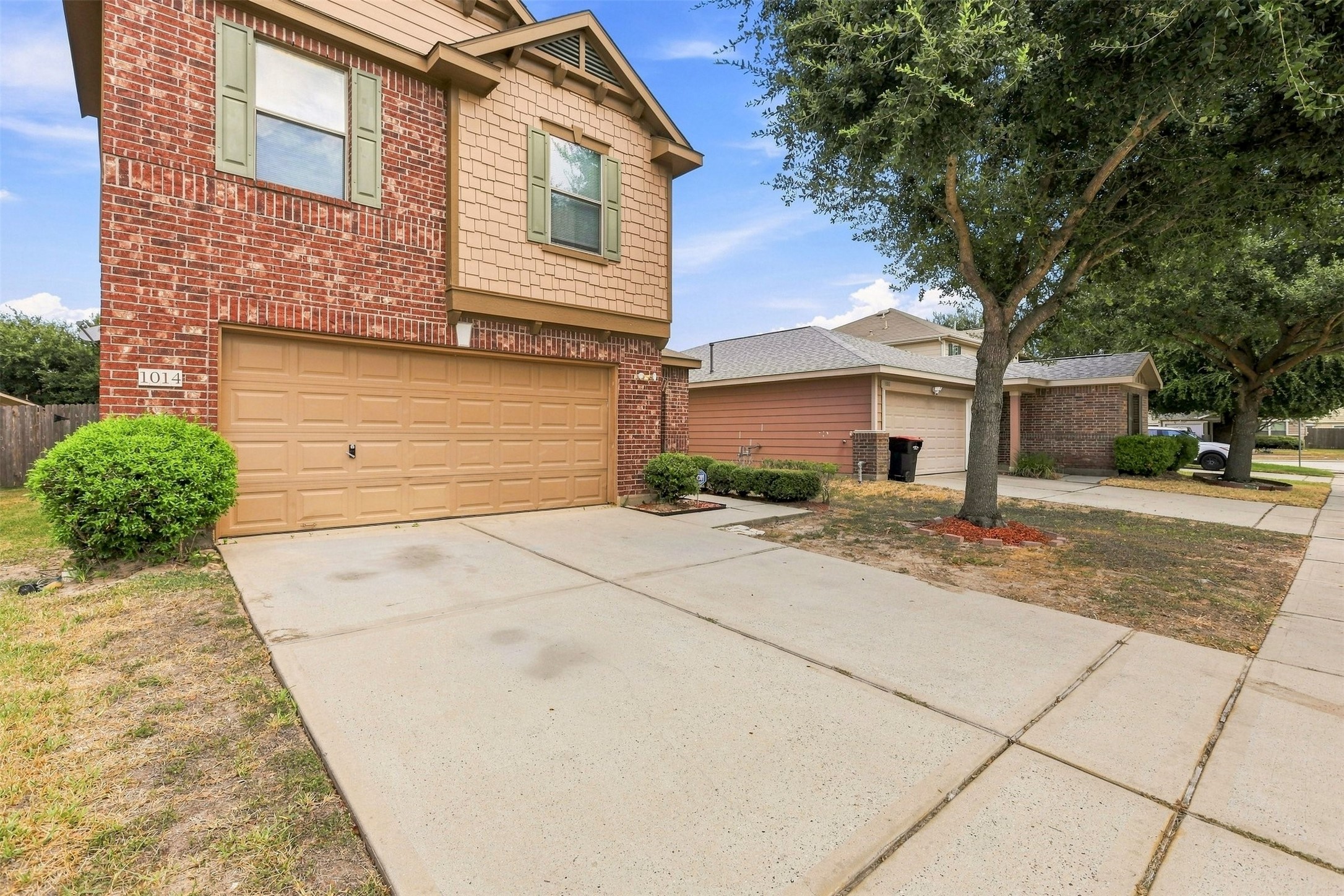 1014 Hummingbird Point Lane Houston, TX 77090 - Photo 2 of 28 Gallery Image 2
