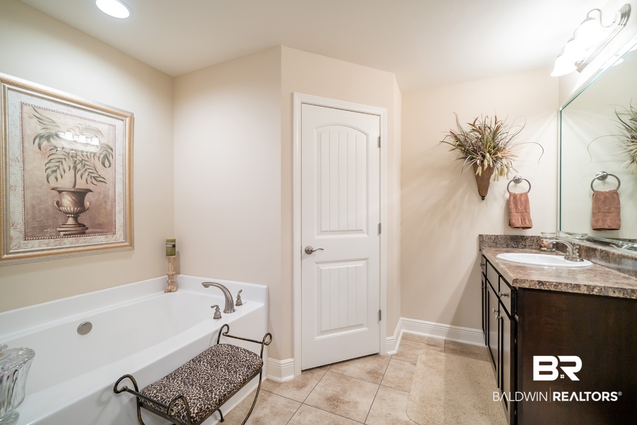 2029 Tammany Court Foley, AL 36535 - Photo 16 of 43 Seperate Tub