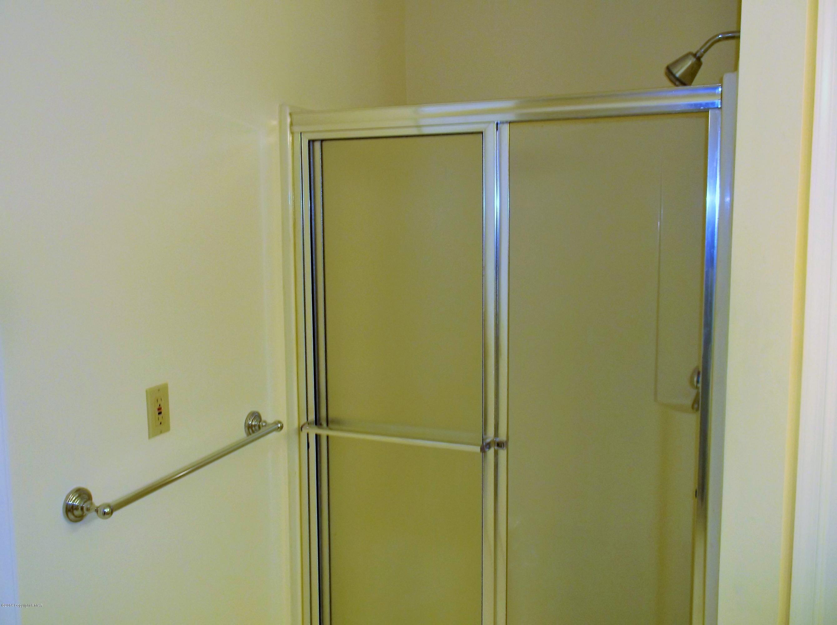 133 Mount Ranier Road Effort, PA 18330 - Photo 18 of 29 Master Bath