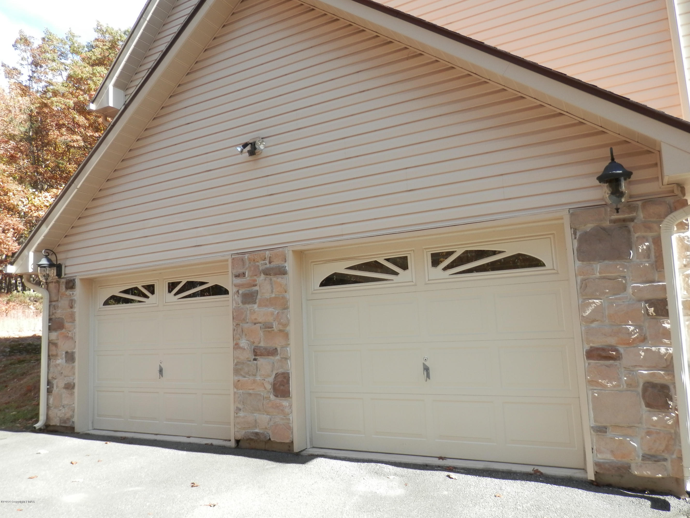 133 Mount Ranier Road Effort, PA 18330 - Photo 4 of 29 PA181487