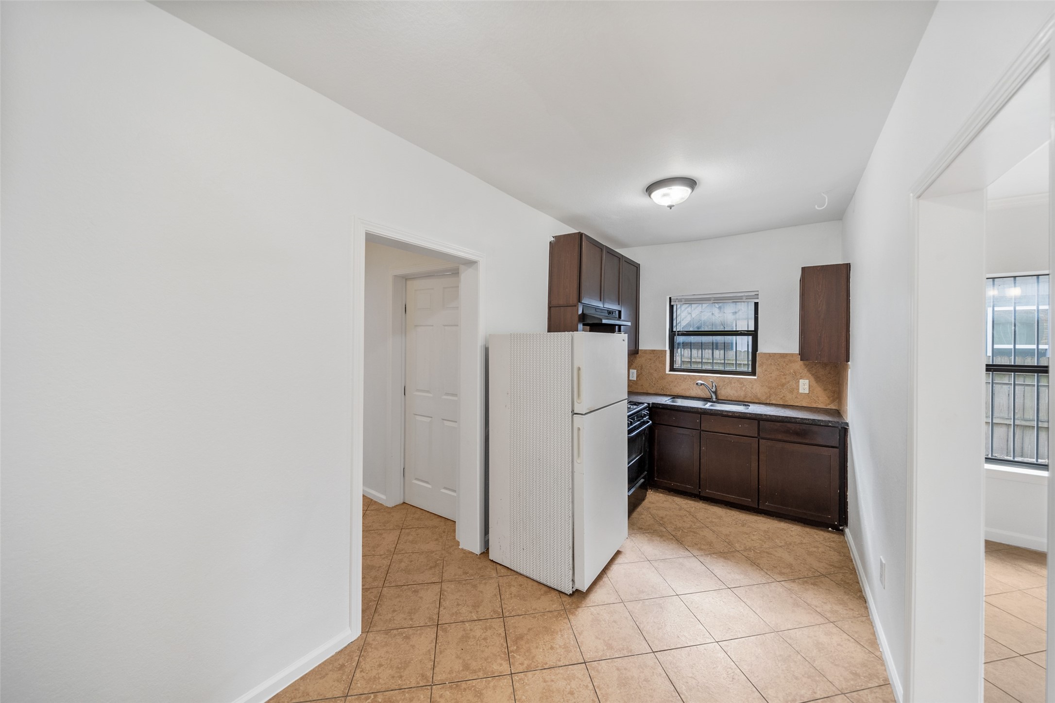 406 Quitman Street, Unit 2 Houston, TX 77009 - Photo 11 of 22 a kitchen with refrigerator and cabinets