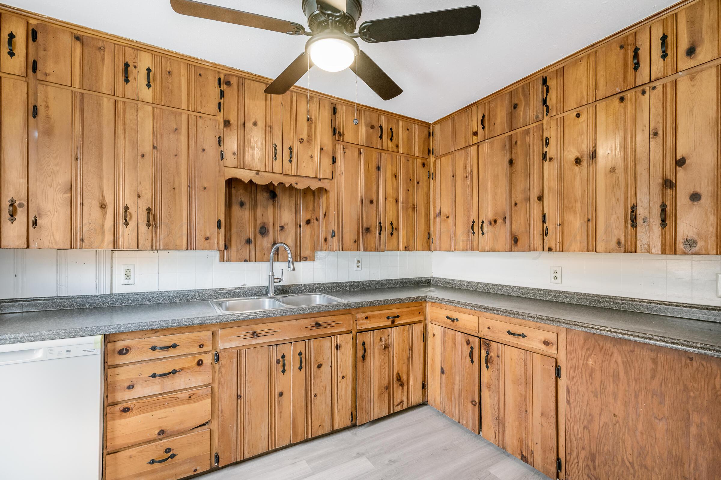 3609 South Travis Street Amarillo, TX 79110 - Photo 11 of 21 Kitchen