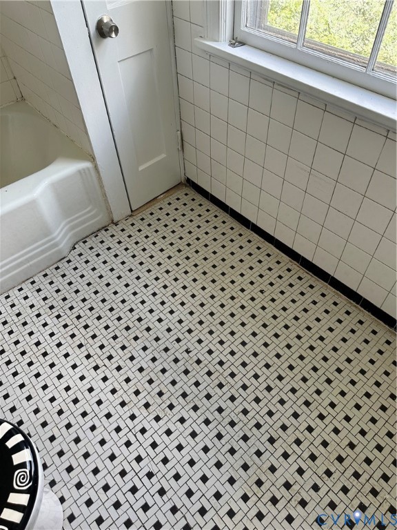 2107 Barclay Road Henrico, VA 23228 - Photo 31 of 36 Gorgeous original tile