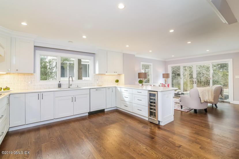 215 Riverside Avenue Riverside, CT 06878 - Photo 11 of 28 006-Kitchen-5262290-small