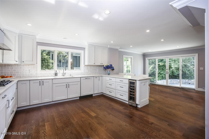 215 Riverside Avenue Riverside, CT 06878 - Photo 16 of 28 019-Kitchen-4647498-small