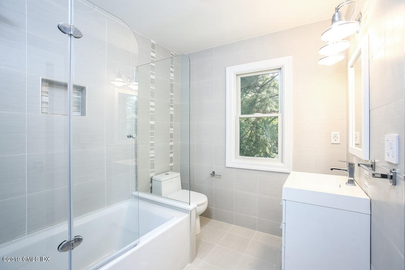 215 Riverside Avenue Riverside, CT 06878 - Photo 21 of 28 033-Bathroom-4647502-small