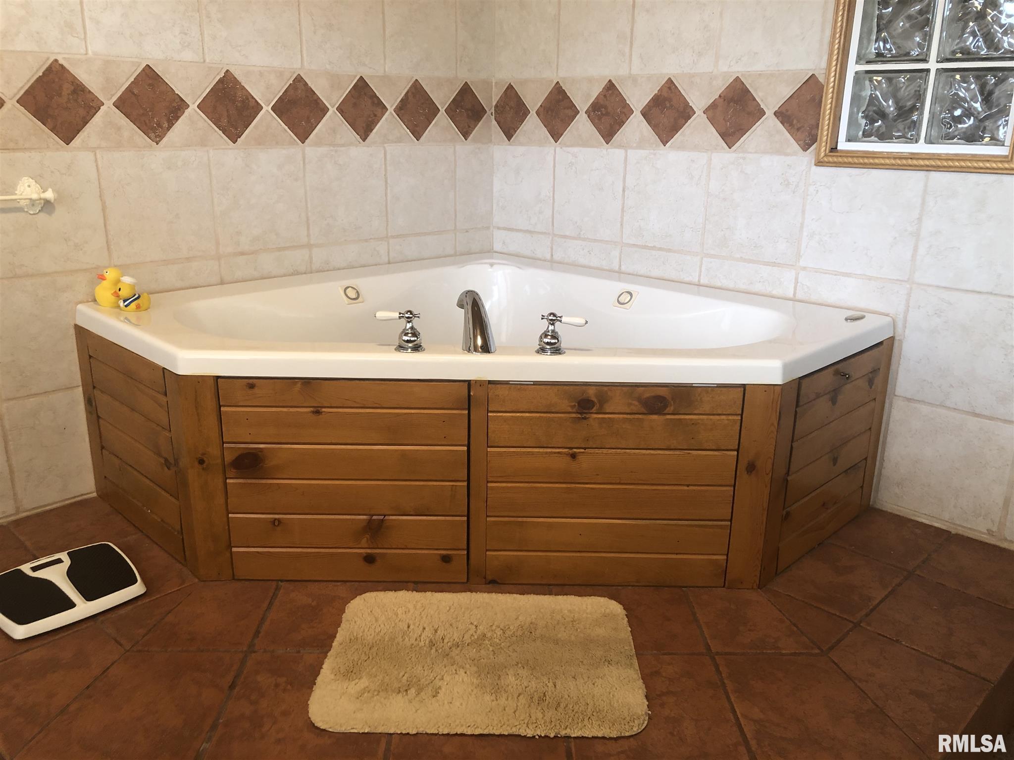 803 5th Avenue South Clinton, IA 52732 - Photo 19 of 26