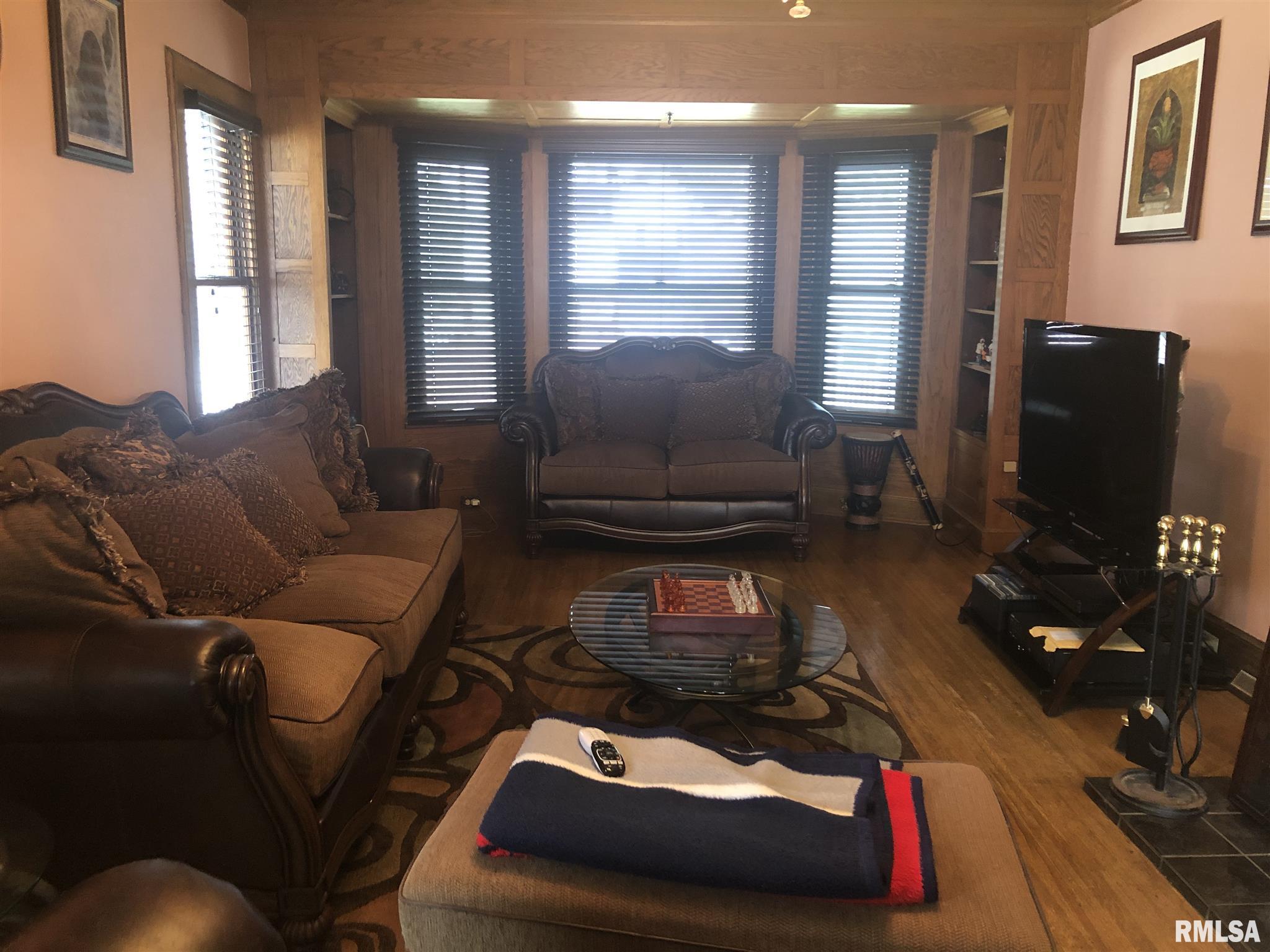 803 5th Avenue South Clinton, IA 52732 - Photo 2 of 26