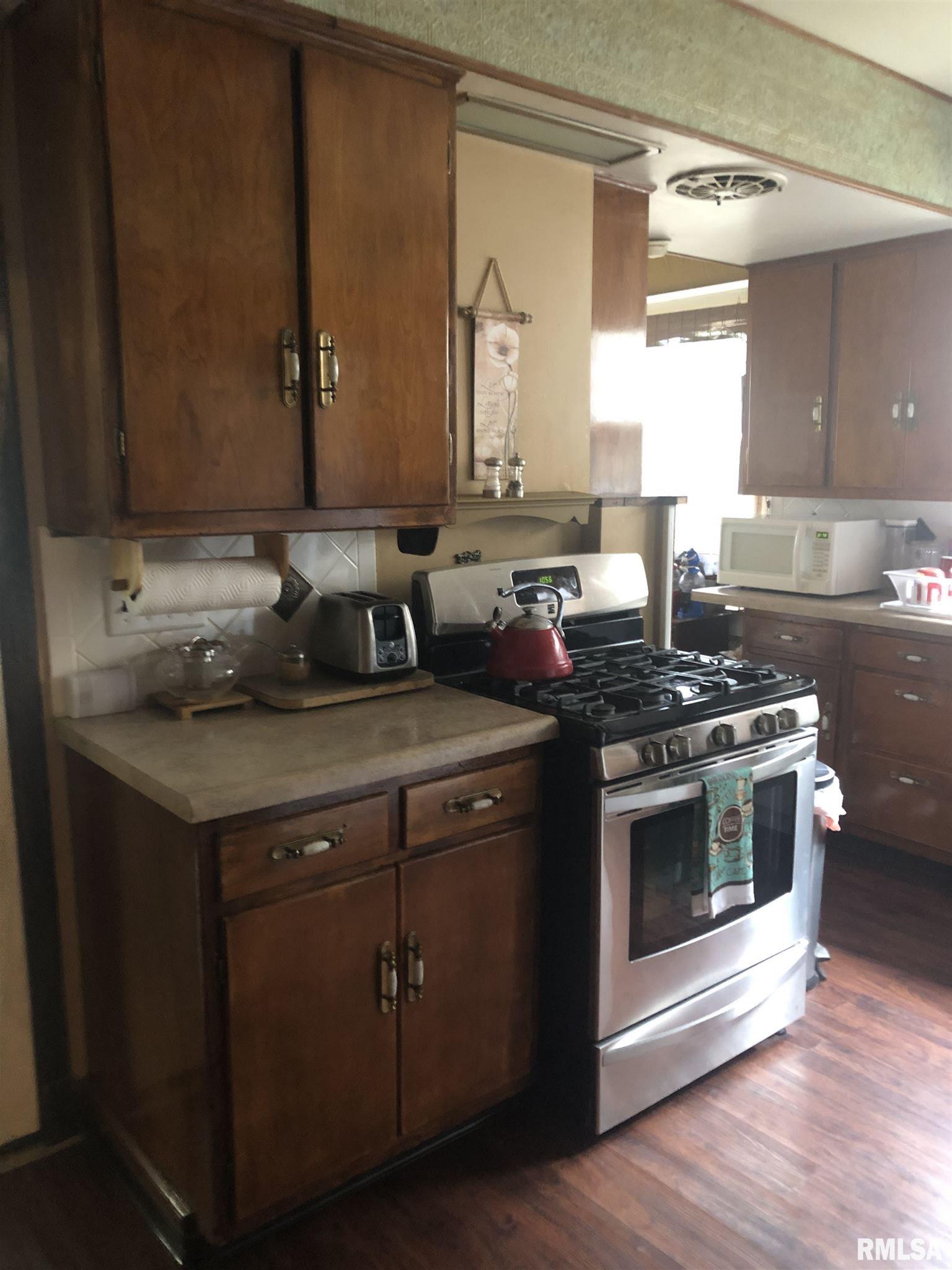 803 5th Avenue South Clinton, IA 52732 - Photo 8 of 26