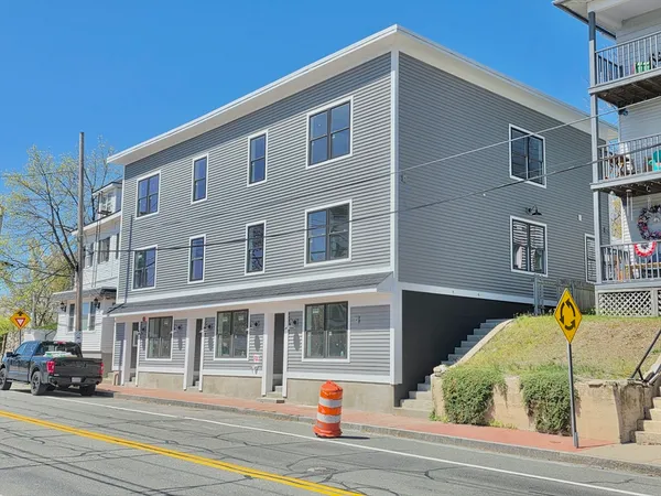 $1,900 | 1965-1967 Smith Street, Unit 1A, North Providence, RI 02911