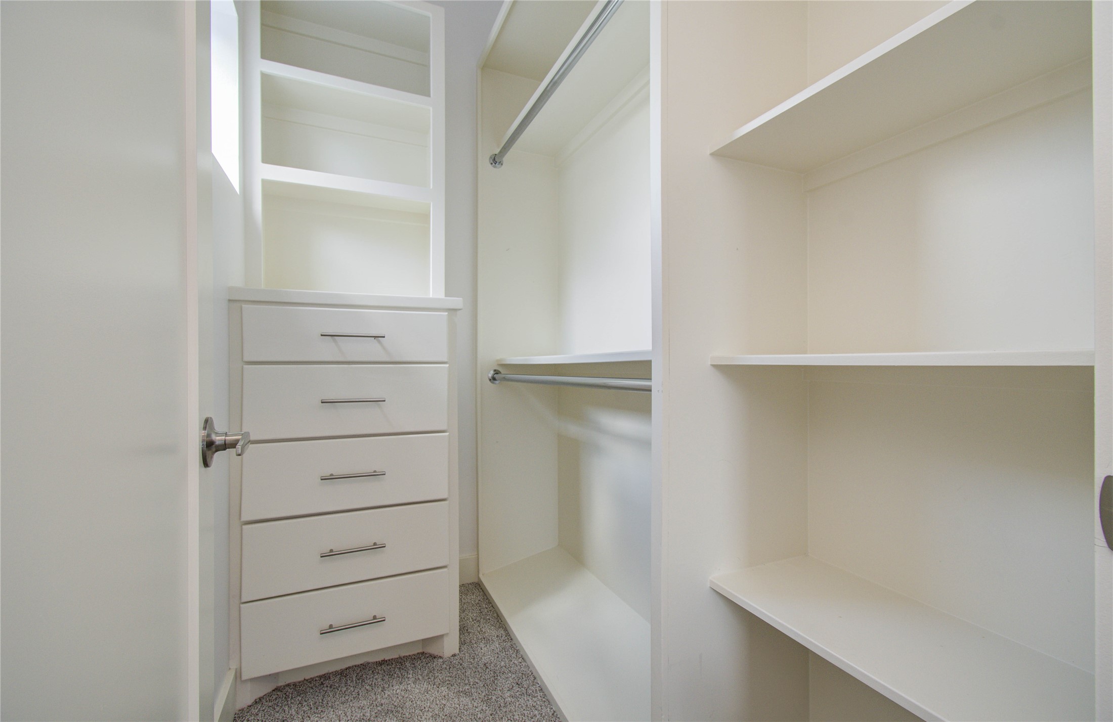 4311 Marina Street Houston, TX 77007 - Photo 32 of 42 a view of walk in closet