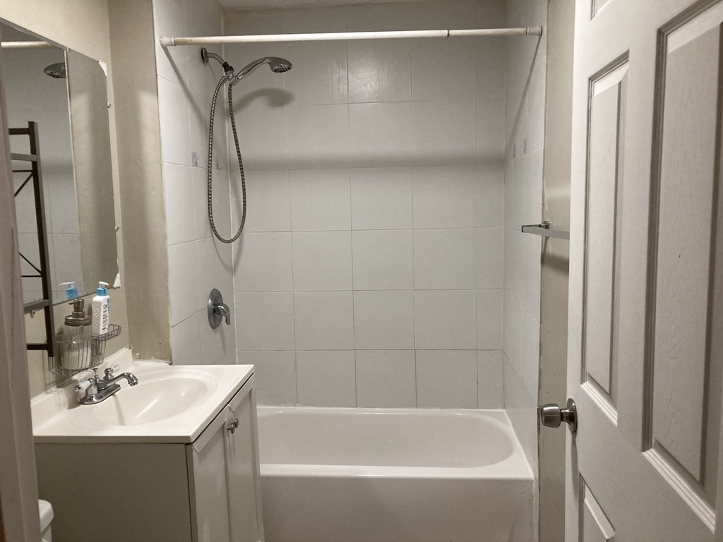45 Catharine Street Worcester, MA 01605 - Photo 3 of 21