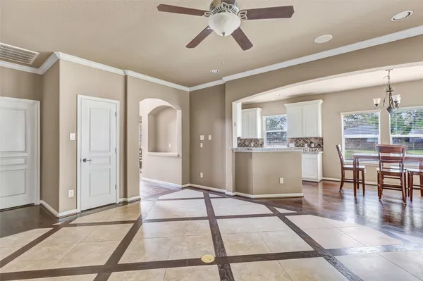 $380,000 | 110 South Diamondhead Boulevard, Crosby, TX 77532