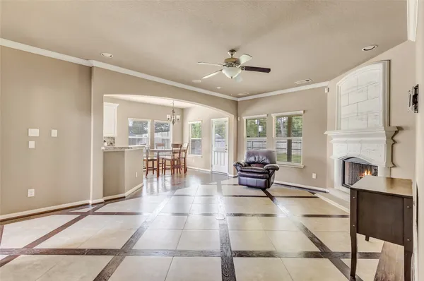$380,000 | 110 South Diamondhead Boulevard, Crosby, TX 77532