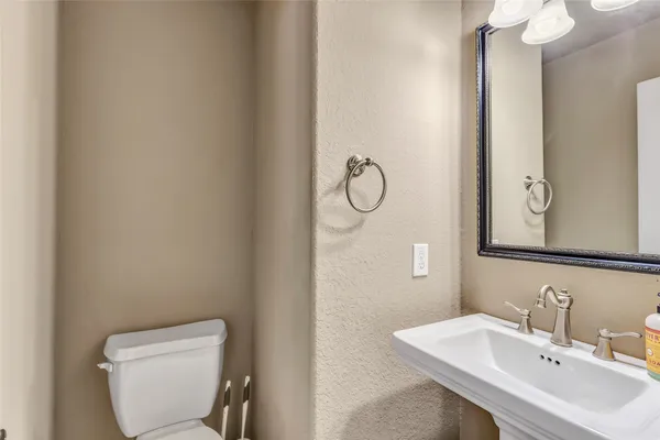 $380,000 | 110 South Diamondhead Boulevard, Crosby, TX 77532