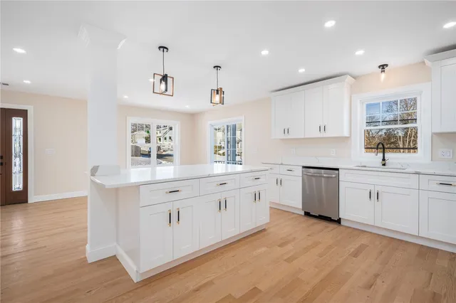 $595,000 | 43 Massachusetts Avenue, Cumberland, RI 02864