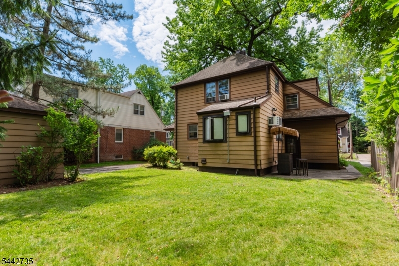529 Wyndham Road Teaneck, NJ 07666 - Photo 6 of 30