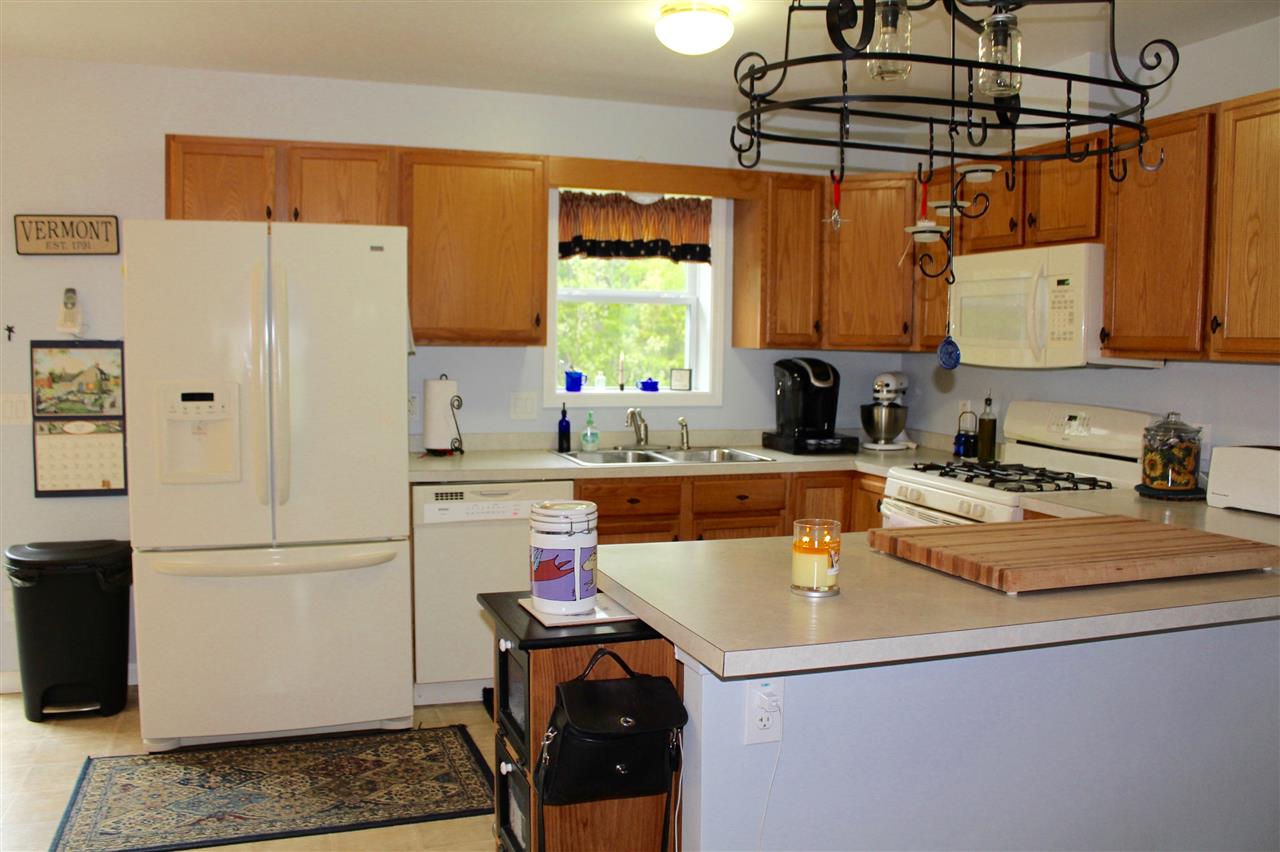 102 Gilley Road Tunbridge, VT 05077 - Photo 2 of 18