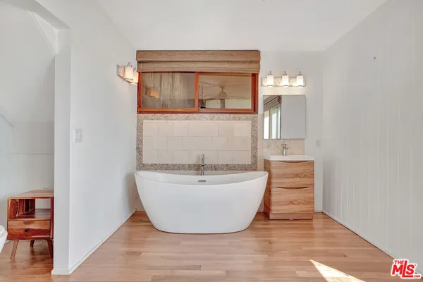 a view of empty room with a window and outer view