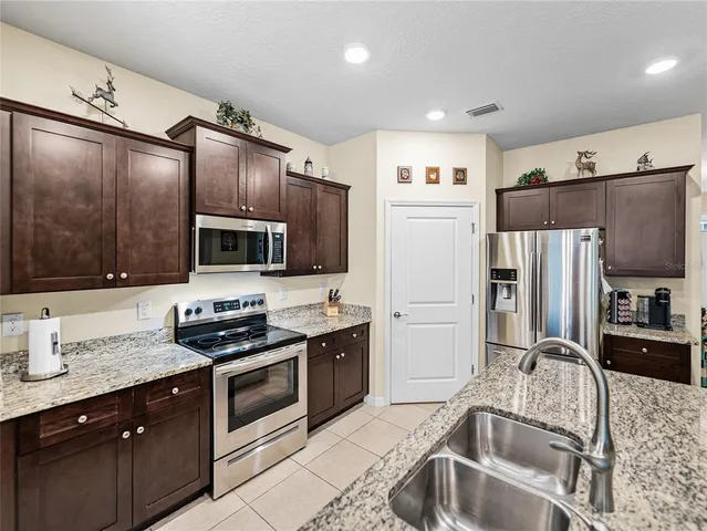 $437,500 | 12615 Eastpointe Drive, Dade City, FL 33525